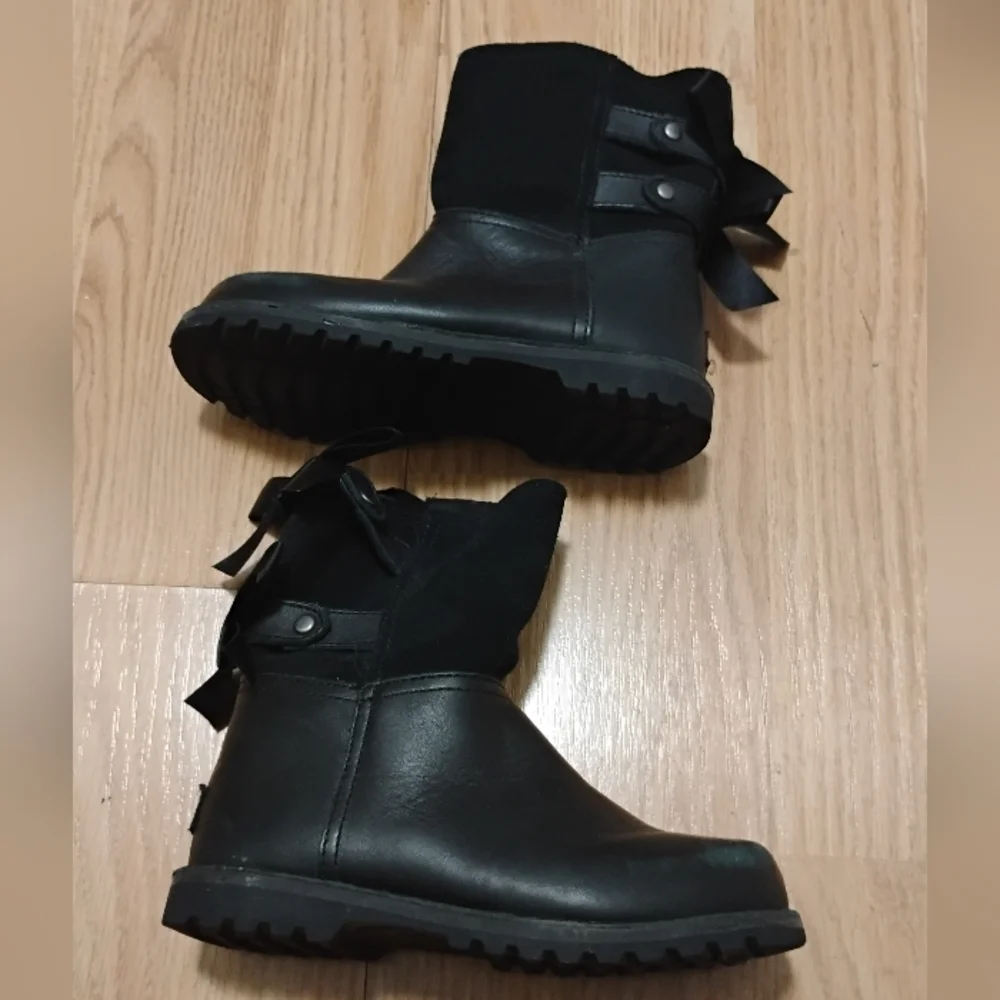Ugg Girls Black Suede Bow Back Boots Sz 9